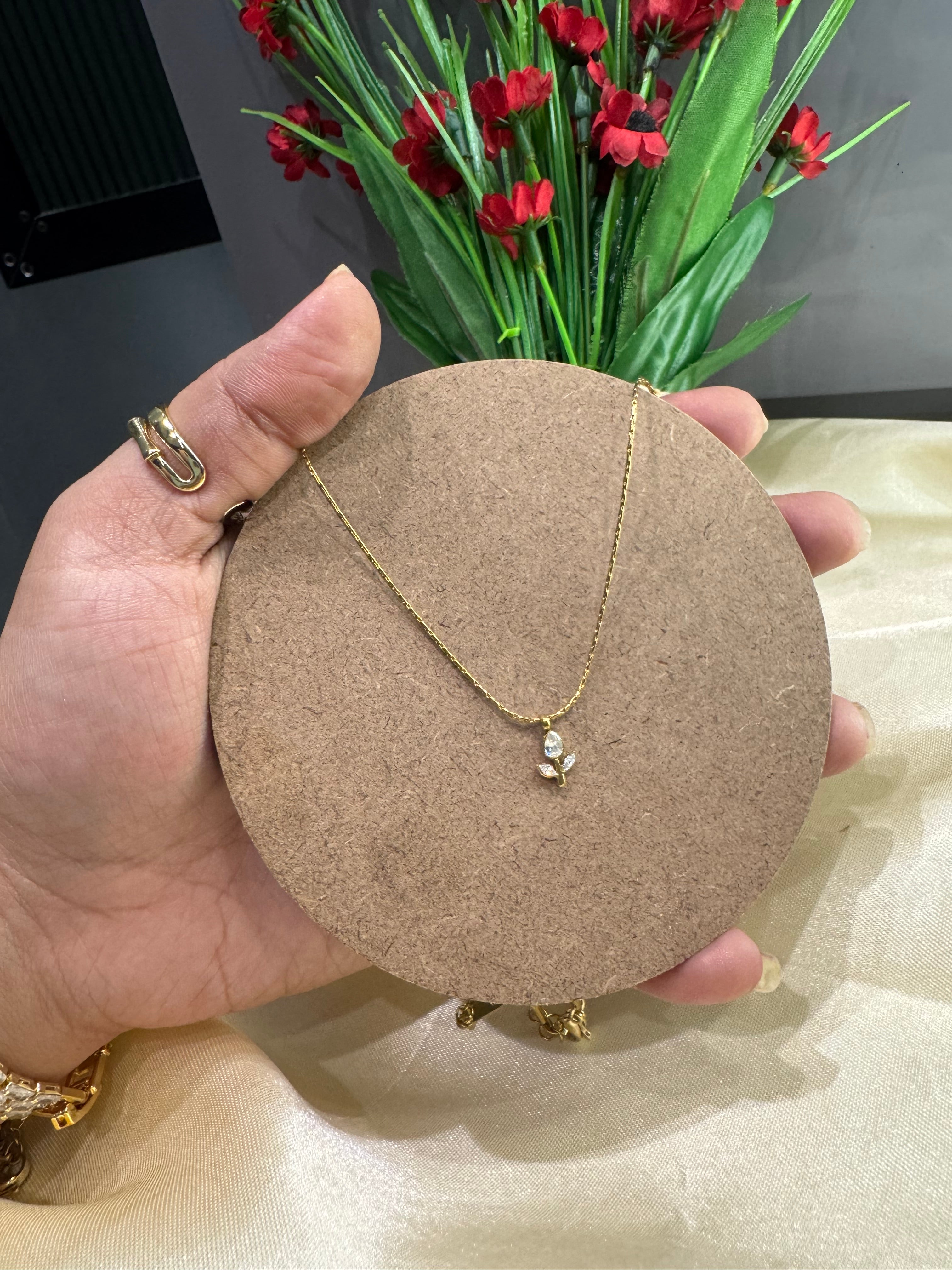Minimal Tulip Necklace