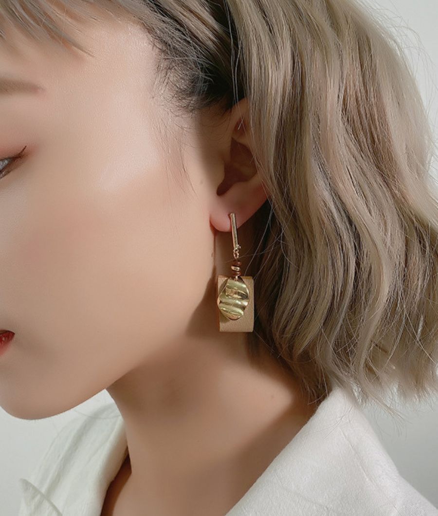 Asymmetric Abstract Dangler