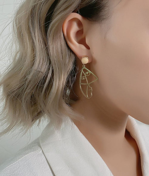 Asymmetric Abstract Dangler