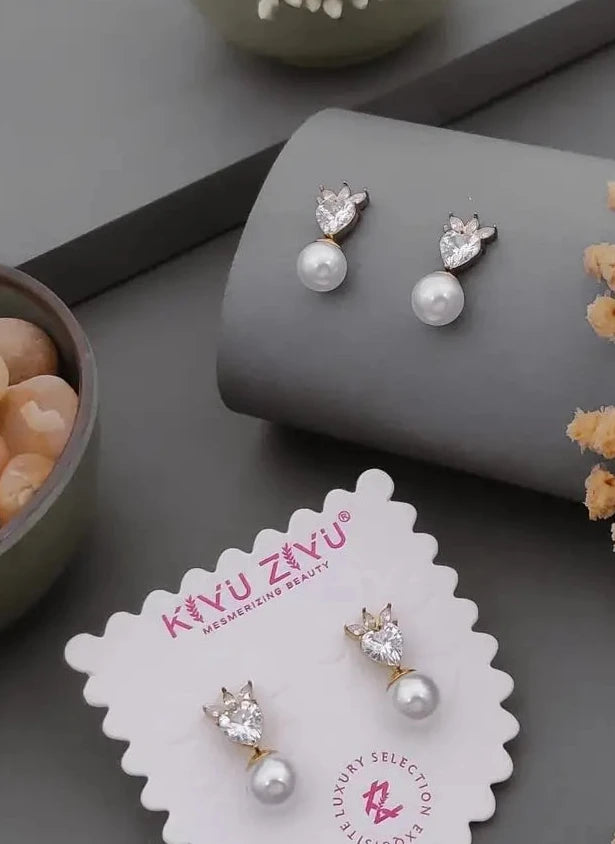 Pearl Snow Blossom Studs