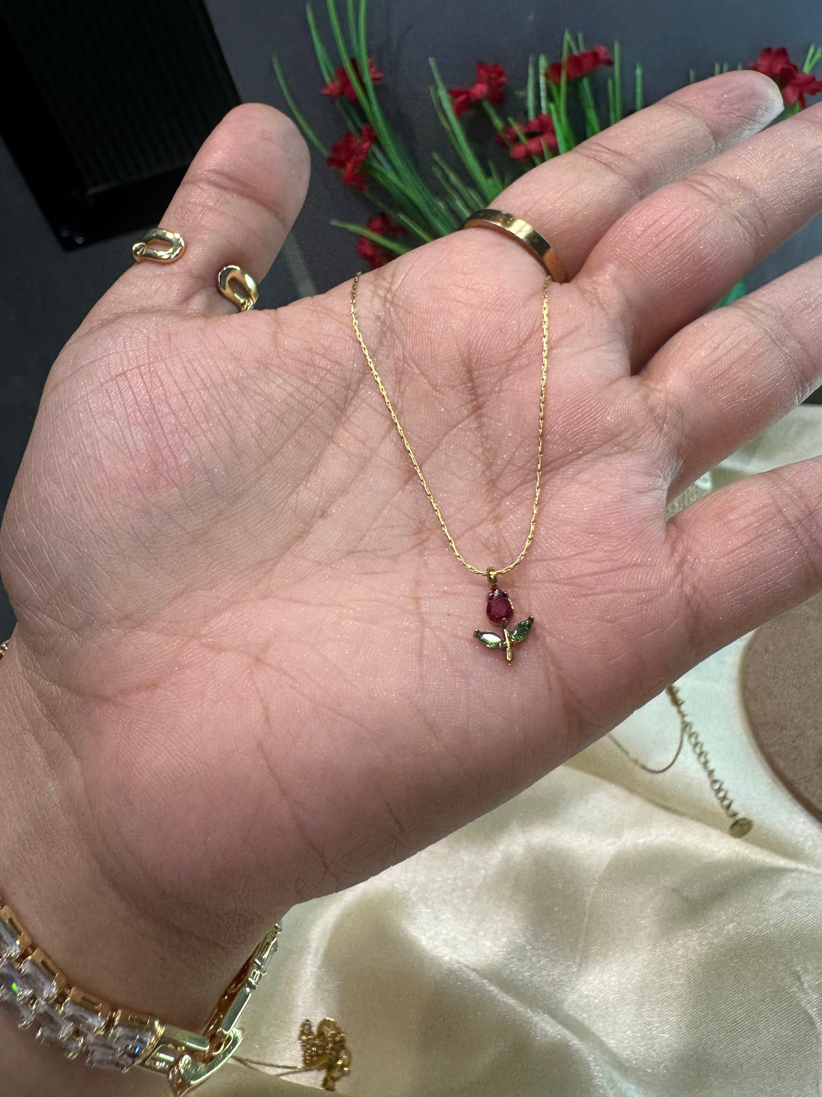 Minimal Tulip Necklace
