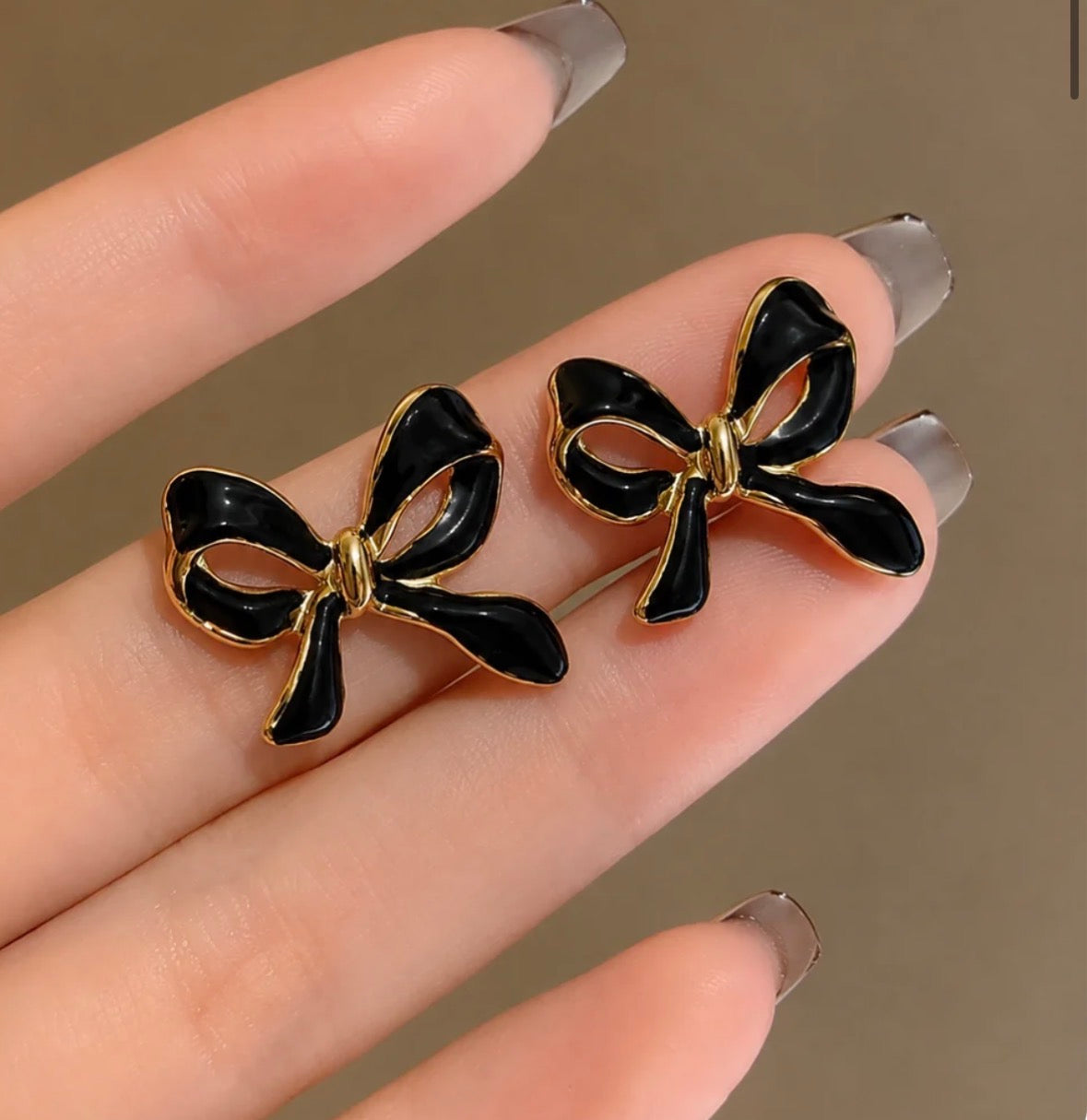 Black bow Studs